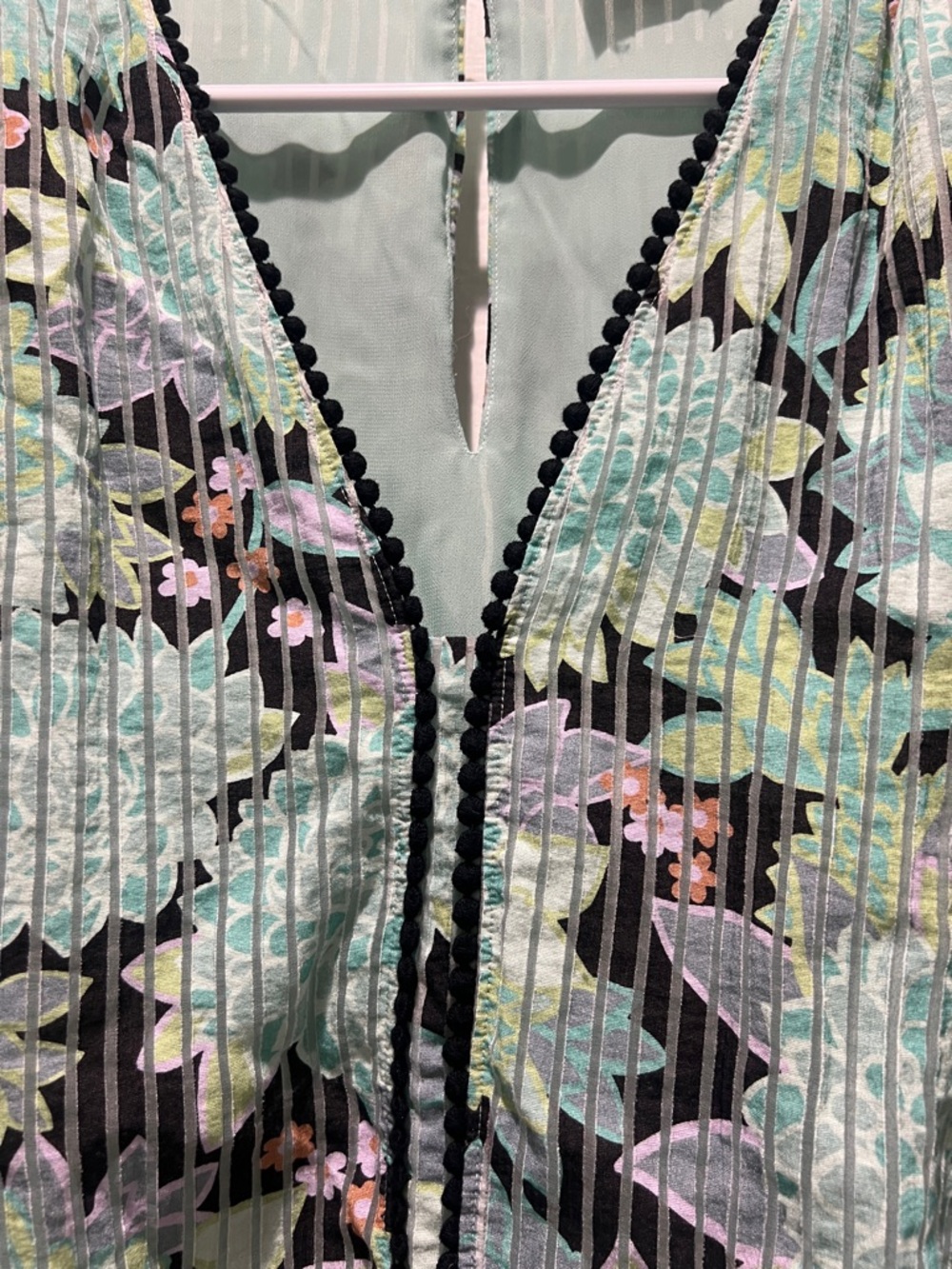 Floral Mint V-Neck Pleated lined Women’s Top - Black Trim - Picture 7 of 9